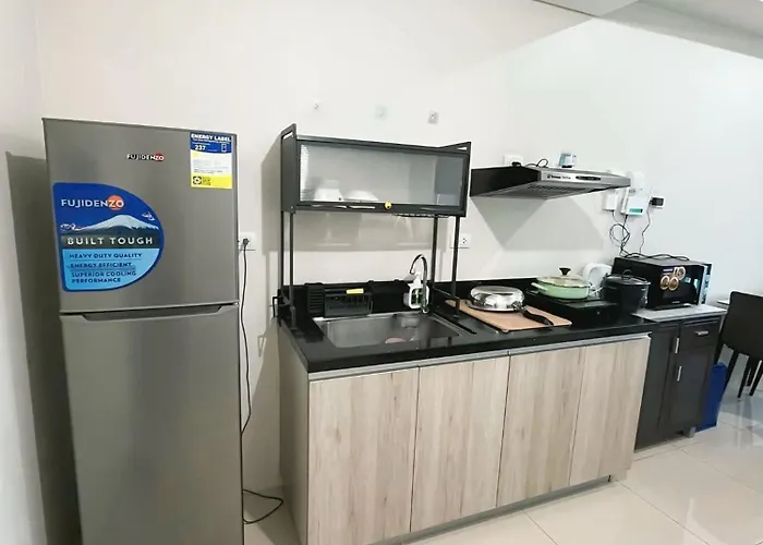 Staycation Lakefront Acacia Apartamento *