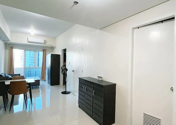 Staycation Lakefront Acacia Apartamento Manila