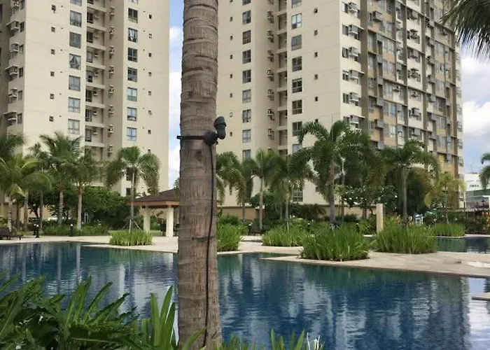 Staycation Lakefront Acacia Apartamento *